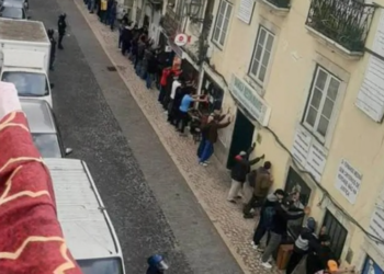 PSP lança operação especial de prevenção criminal no Martim Moniz. Centenas de imigrantes com “Mãos na parede”