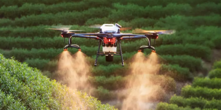 Fiocruz e Abrasco alertam contra pulverização de agrotóxico com drones