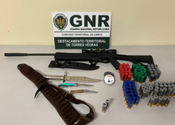 Homem de 40 anos é detido pela GNR após bater na mulher e conduzir veículo embriagado em Torres Vedras