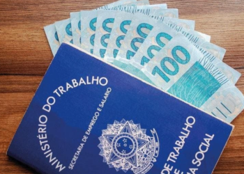 Lula sanciona lei que “limita” aumento do salário mínimo a 2,5% até 2030