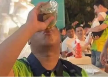 Influencer de 21 anos morre na Tailândia após ser desafiado a beber uma garrafa de ‘whisky’ em troca dinheiro