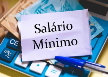 Lula assina decreto que eleva salário mínimo para R$ 1.518