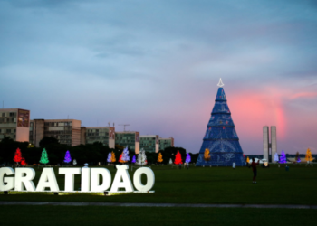 Ministério Público apura suspeita de superfaturamento em decoração de Natal da Esplanada dos Ministérios em Brasília