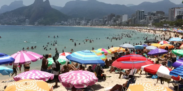 Rio de Janeiro tem verão com recordes de turistas estrangeiros. “Tem muito sol por aqui”