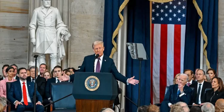 Trump reitera combate à imigração ilegal e fala em “era de ouro”