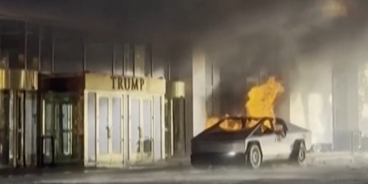 Cybertruck da Tesla explode em frente ao Trump Hotel em Las Vegas; uma pessoa morreu