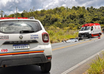 Motos batem de frente e duas pessoas morrem no Centro-Oeste de Minas