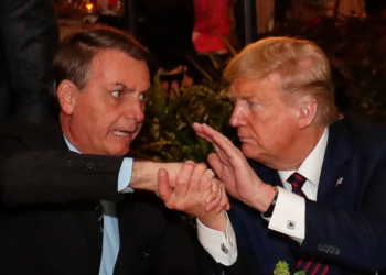 Bolsonaro pede autorização a Moraes para ir à posse de Trump e recuperar passaporte