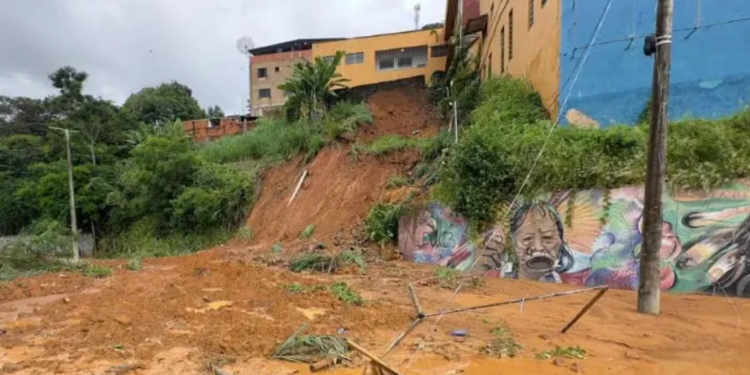 Fortes chuvas em Ipatinga deixam 8 pessoas mortas e outras seguem desaparecidas após deslizamentos de terra