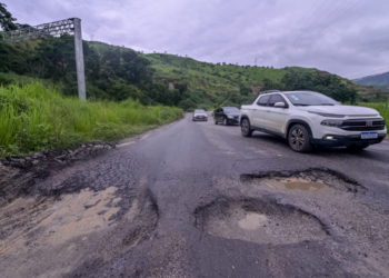 Férias, chuvas e condições precárias na BR-381 elevam o risco de acidentes