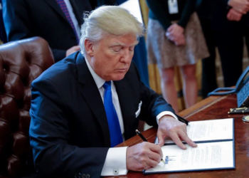 Trump oficializa saída dos EUA da OMS e encerra financiamento à entidade