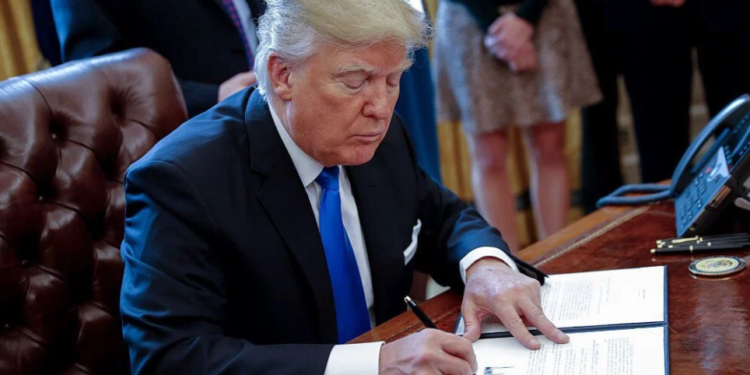 Trump oficializa saída dos EUA da OMS e encerra financiamento à entidade