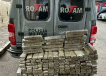 Dois homens são presos com 262 barras de maconha e balança industrial na Grande BH