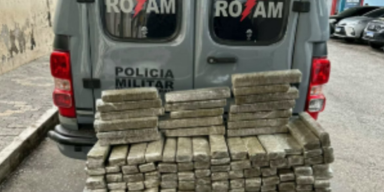 Dois homens são presos com 262 barras de maconha e balança industrial na Grande BH