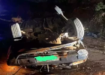 Homem morre após carro capotar em rodovia no interior de MG