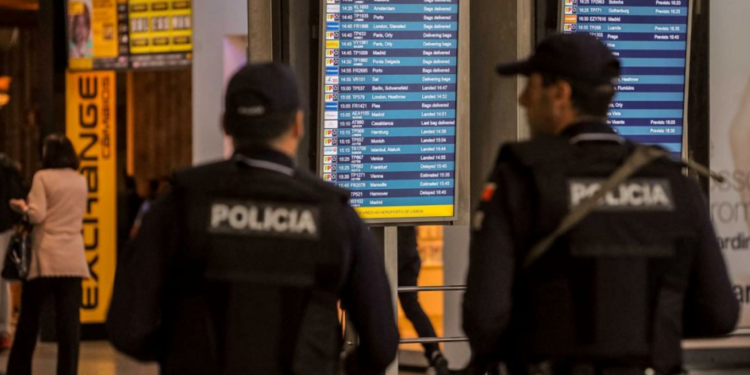 Polícia Judiciária detém brasileiro de 37 anos por tráfico de cocaína no Aeroporto do Porto