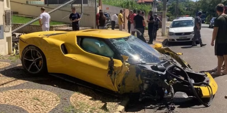 Manobrista de loja de luxo destrói Ferrari de R$ 3,2 milhões em Campinas SP