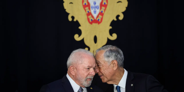 Lula recebe presidente de Portugal no Palácio do Planalto em Brasília