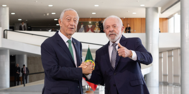 Presidente de Portugal critica políticas de Trump e fala em diálogo com Brasil para situação de imigrantes no país