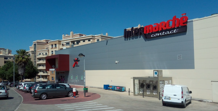 Ladrão ameaça funcionário com faca e rouba 400 Euros em supermercado Intermarché de Loures