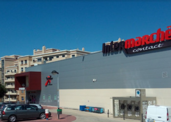 Ladrão ameaça funcionário com faca e rouba 400 Euros em supermercado Intermarché de Loures