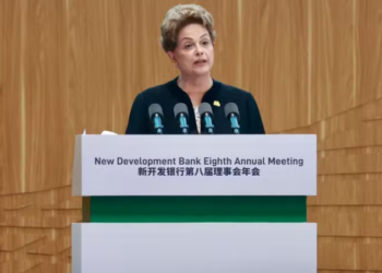 Ex-presidente do Brasil Dilma Rousseff é internada na China após passar mal