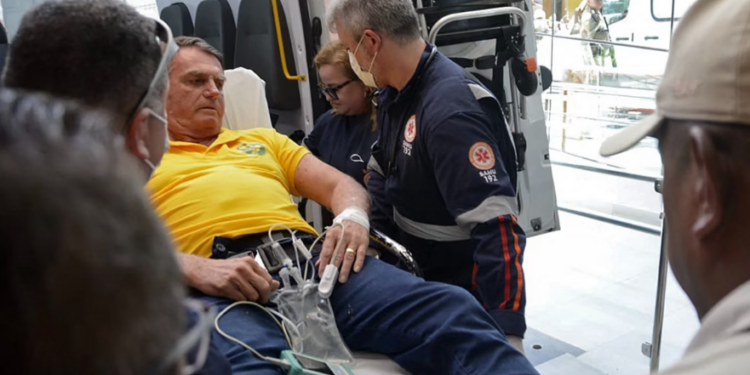 Bolsonaro é internado no Nordeste com dores abdominais e pode passar por cirurgia