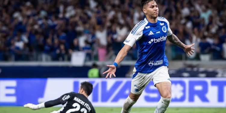 Cruzeiro goleia Bahia no Mineirão por 3 a 0 e sobe para a quinta posição no Brasileirão