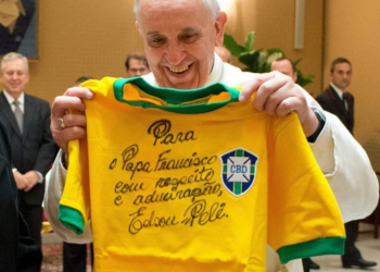 Simples e humilde; “Papa é argentino e Deus é brasileiro.” Disse Francisco a um jornalista brasileiro
