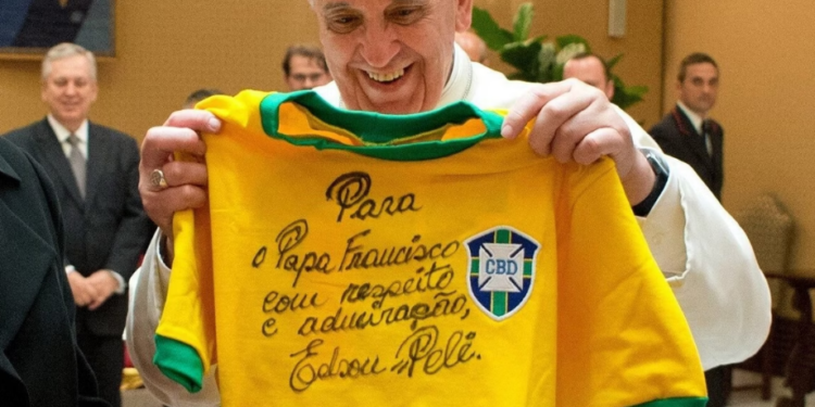 Simples e humilde; “Papa é argentino e Deus é brasileiro.” Disse Francisco a um jornalista brasileiro