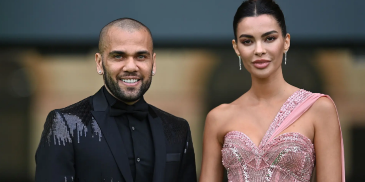 Joana Sanz mulher do jogador  Daniel Alves surge de biquíni após anunciar gravidez