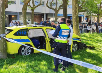 Portugal: Viatura do INEM perde controle e causa atropelamento no centro de Espinho