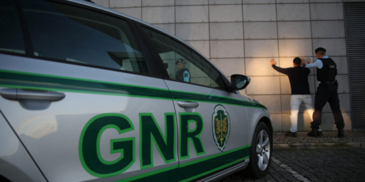 Portugal: Homem é preso por ameaças e agressão à própria mãe em Valongo