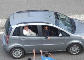 Saiba onde está o carro simples usado pelo papa Francisco na sua visita ao Brasil em 2013