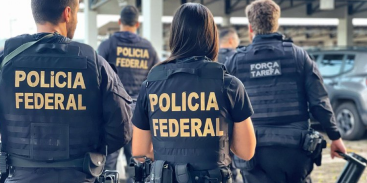 Diretor de faculdade preso por emitir diplomas e certificados falsos em MG