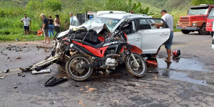 Grave acidente na BR-116 deixou dez feridos em Itambacuri no Vale do Mucuri, em Minas Gerais