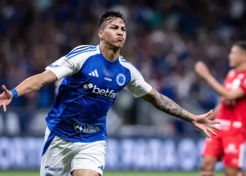 Cruzeiro vence o Vila Nova por 2 a 0 e se aproxima das oitavas de final da Copa do Brasil