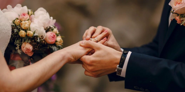 Quer casar comigo? Em 2024, mais da metade dos casamentos entre portugueses e estrangeiros foram com brasileiros