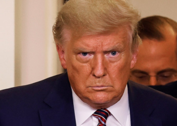 Enfurecido, Trump oferece ajuda de US$ 1.000 para imigrantes que optarem pela autodeportação