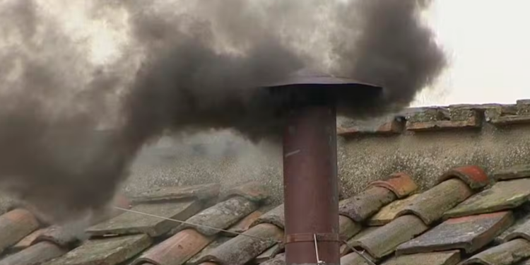 Fumaça preta e nada de novo, papa