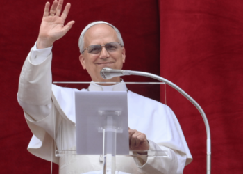 Cardeal americano Robert Prevost é eleito novo papa e adota o nome Leão 14