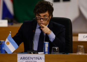 Milei restringe imigração e permanência de estrangeiros na Argentina