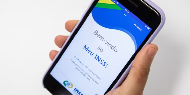 Quase 2 milhões de aposentados e pensionistas pediram reembolso por descontos indevidos do INSS