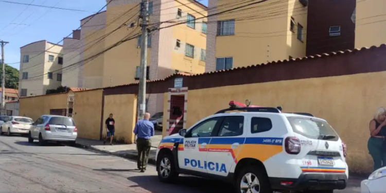 Filho mata o pai e sai pelado pelas ruas do bairro Betânia em BH