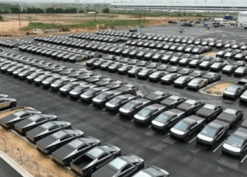 Crise explosiva: Tesla afunda com estoque gigante e recalls da picape elétrica Cybertruck