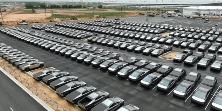 Crise explosiva: Tesla afunda com estoque gigante e recalls da picape elétrica Cybertruck