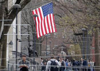 Donald Trump proíbe Universidade de Harvard de receber estudantes estrangeiros