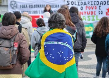 Fechou o cerco: Portugal acelera expulsões e 5.386 brasileiros estão na mira. “Têm que voltar para o Brasil.”