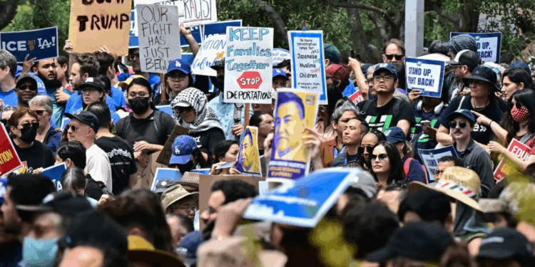 Governo dos EUA envia 500 fuzileiros navais para conter manifestações em Los Angeles