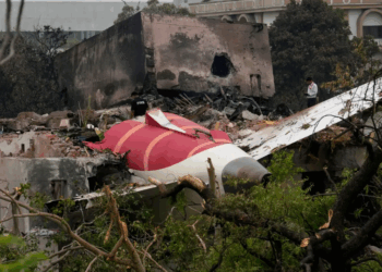 Avião cai na Índia: o que se sabe e o que falta esclarecer sobre o acidente